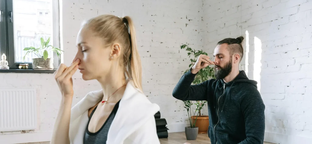 استنشاق آمونیاک: چرا نفس من بوی ادرار میدهد؟